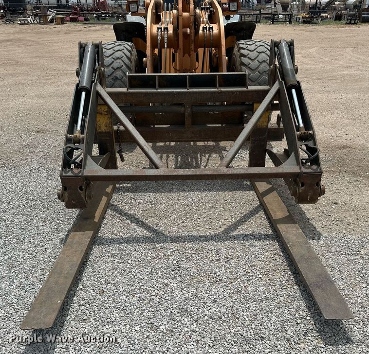 image for item KL9126 2011 Case 821F  wheel loader