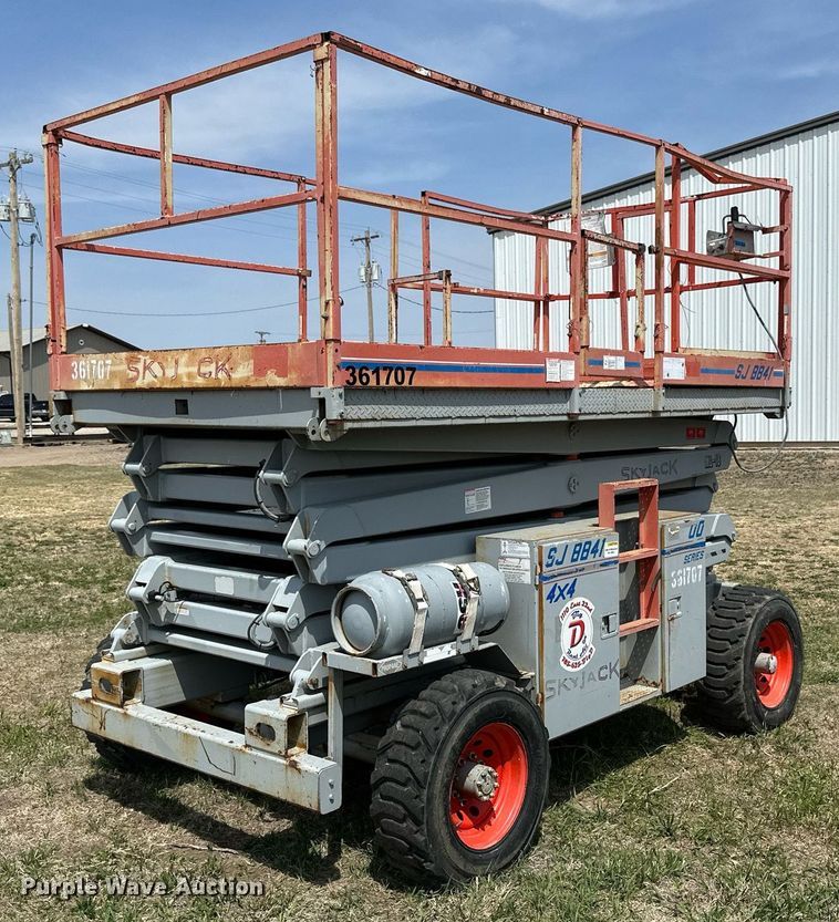 image for item KL9146 2000 Skyjack SJ8841  scissor lift