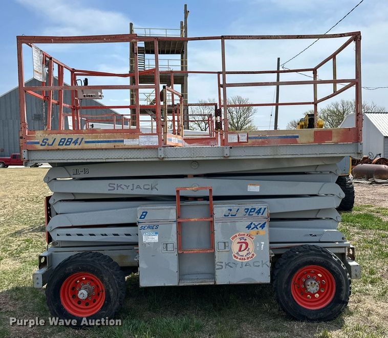image for item KL9146 2000 Skyjack SJ8841  scissor lift