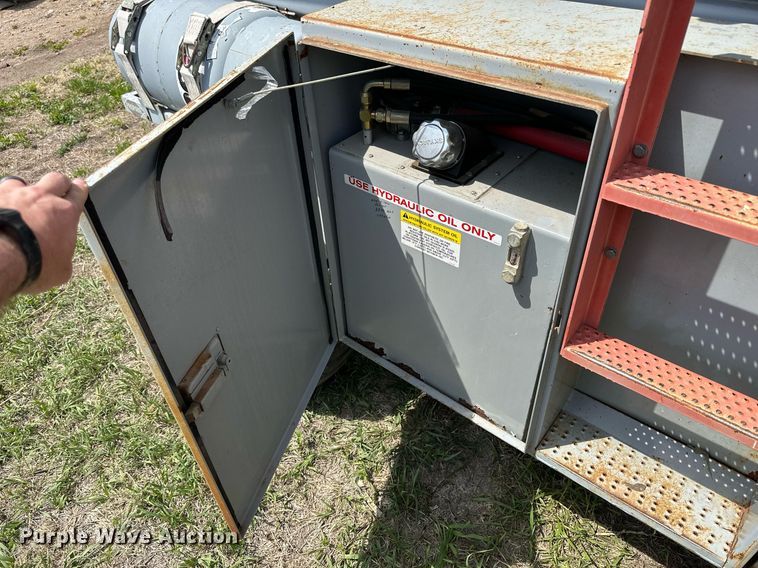 image for item KL9146 2000 Skyjack SJ8841  scissor lift