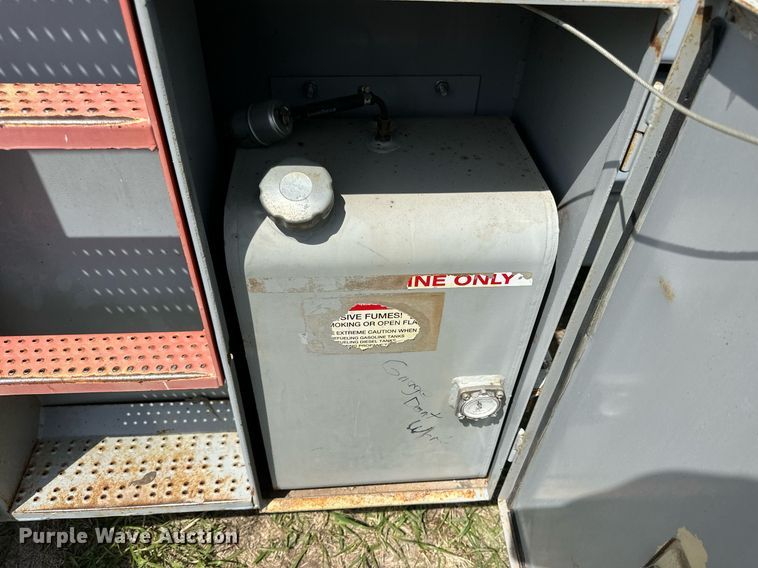 image for item KL9146 2000 Skyjack SJ8841  scissor lift