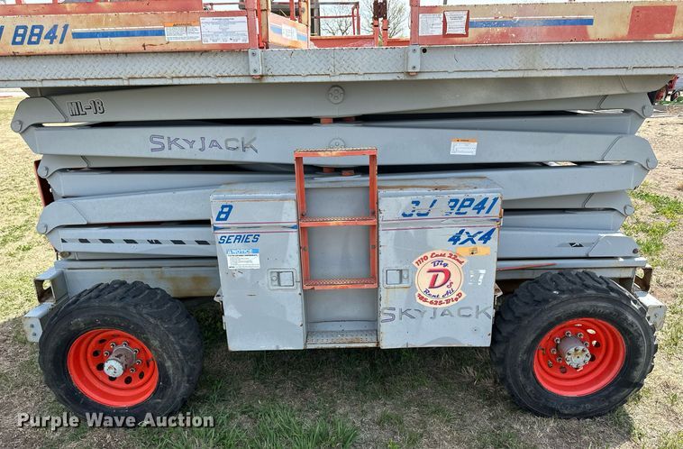 image for item KL9146 2000 Skyjack SJ8841  scissor lift