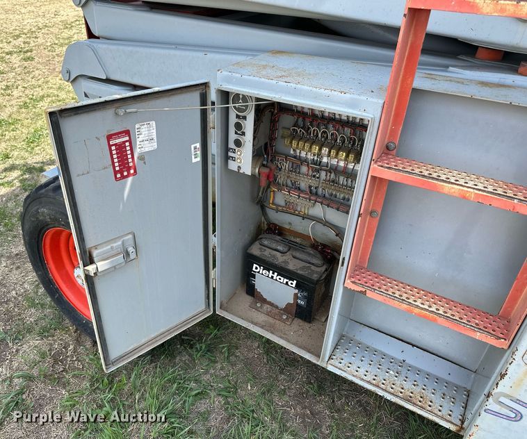 image for item KL9146 2000 Skyjack SJ8841  scissor lift