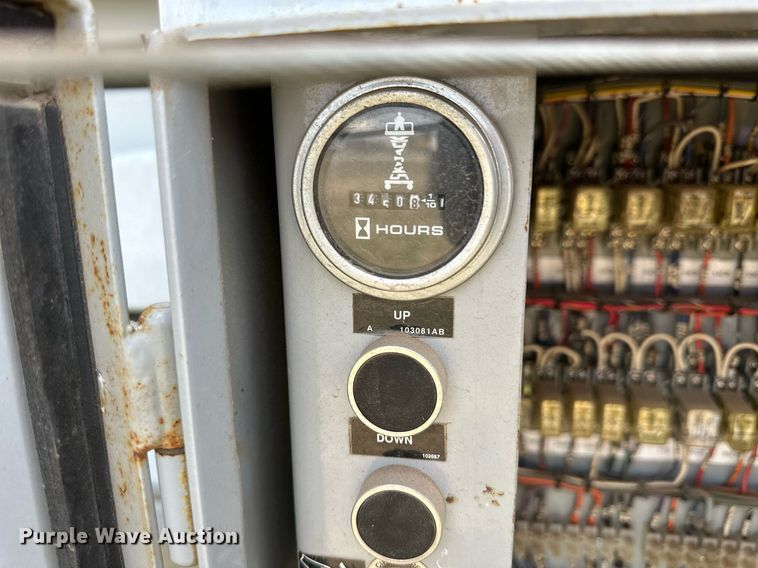 image for item KL9146 2000 Skyjack SJ8841  scissor lift