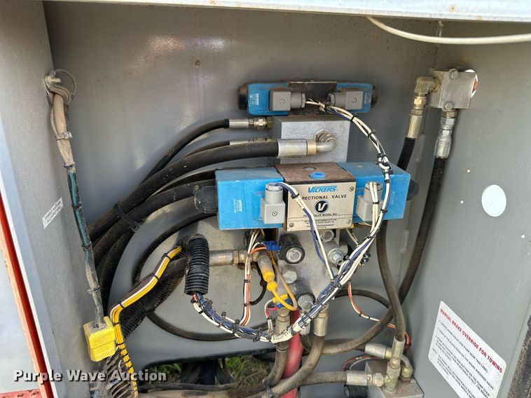 image for item KL9146 2000 Skyjack SJ8841  scissor lift