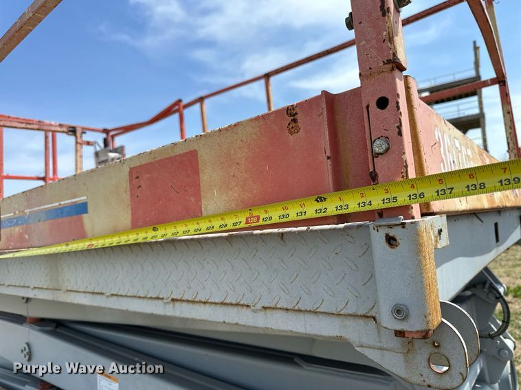image for item KL9146 2000 Skyjack SJ8841  scissor lift