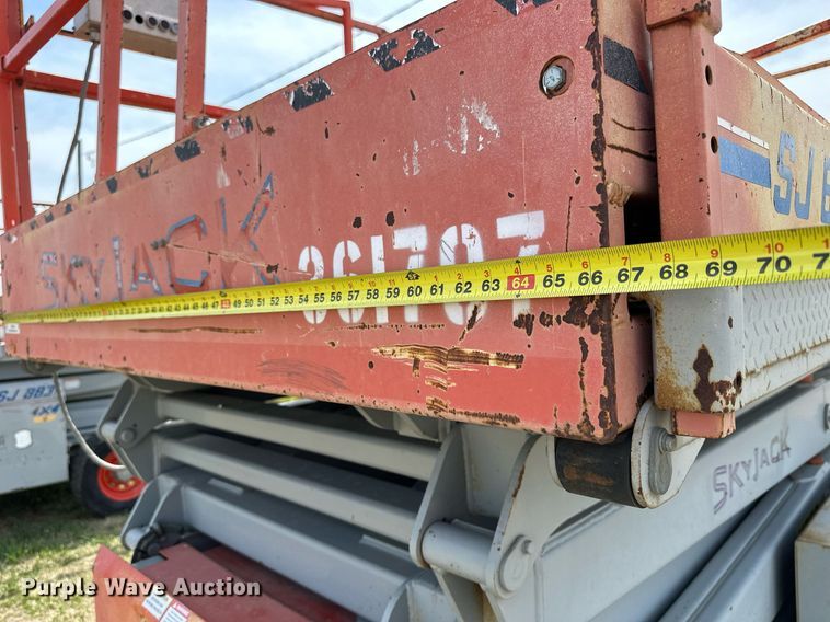 image for item KL9146 2000 Skyjack SJ8841  scissor lift