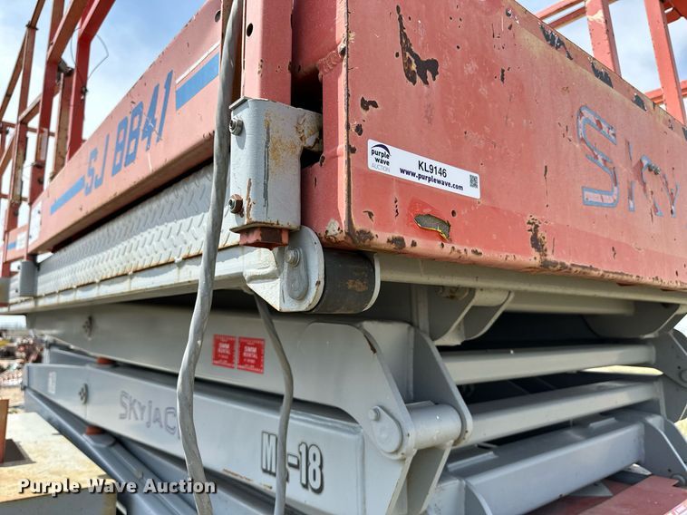 image for item KL9146 2000 Skyjack SJ8841  scissor lift