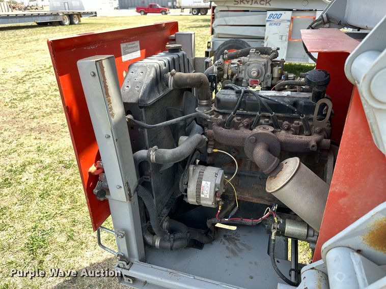 image for item KL9146 2000 Skyjack SJ8841  scissor lift