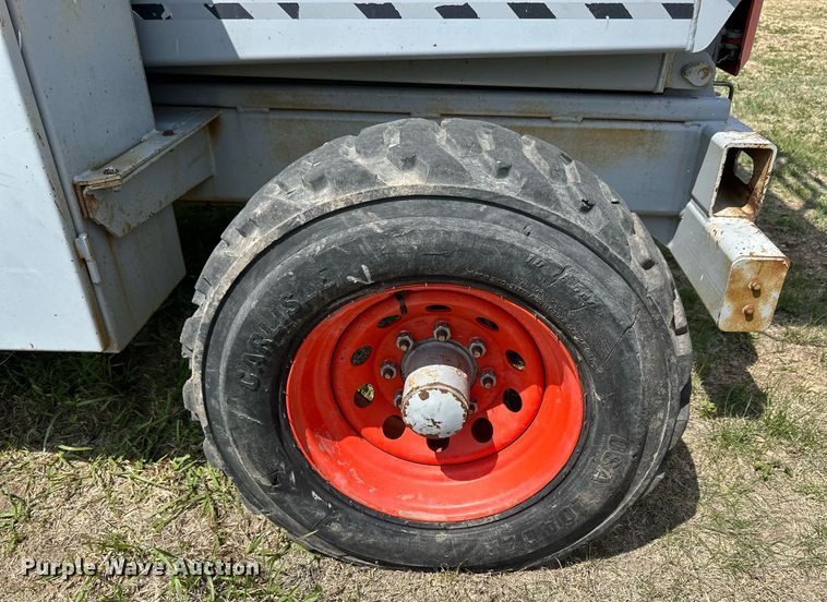 image for item KL9146 2000 Skyjack SJ8841  scissor lift