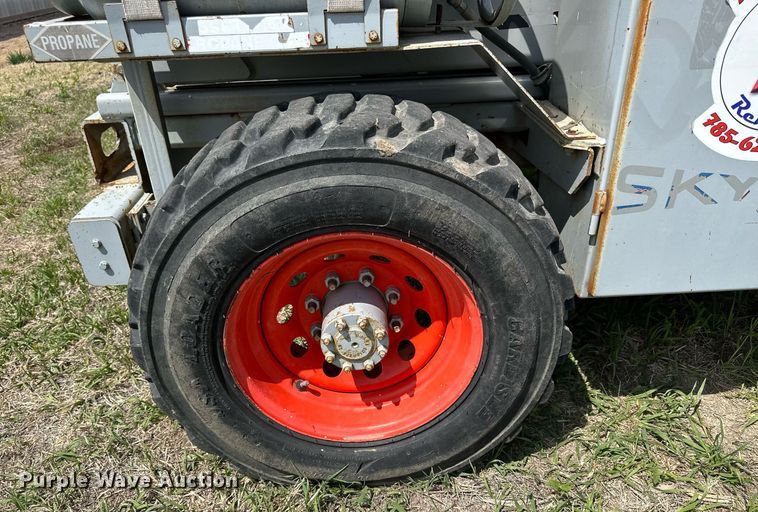 image for item KL9146 2000 Skyjack SJ8841  scissor lift