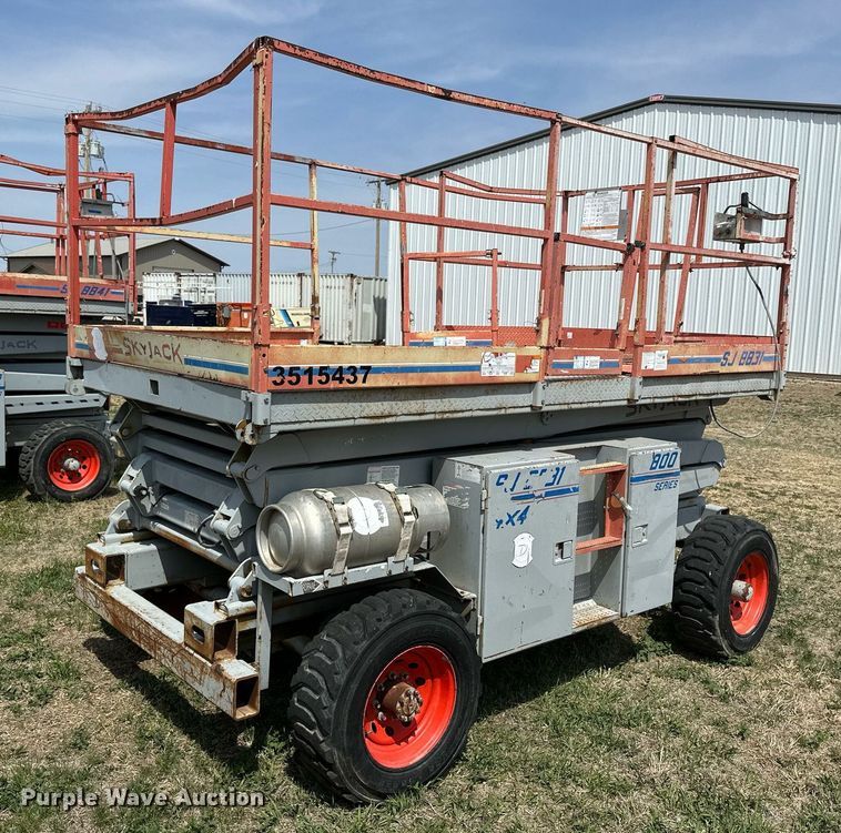 image for item KL9147 1998 Skyjack SJ8831  scissor lift