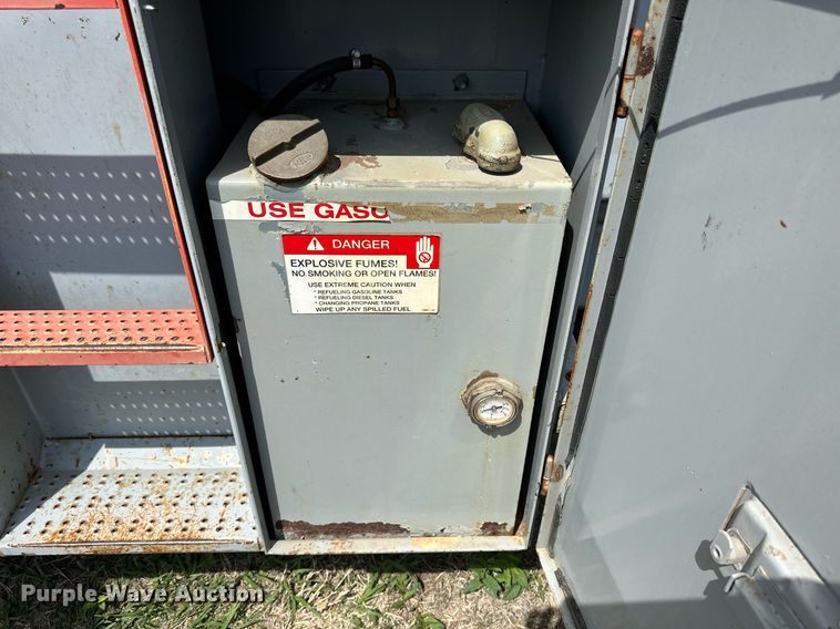 image for item KL9147 1998 Skyjack SJ8831  scissor lift