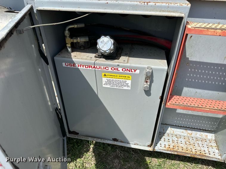 image for item KL9147 1998 Skyjack SJ8831  scissor lift