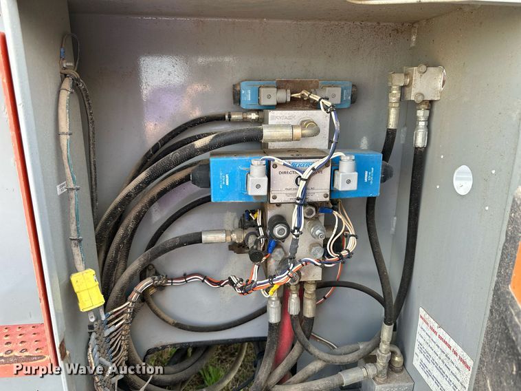 image for item KL9147 1998 Skyjack SJ8831  scissor lift