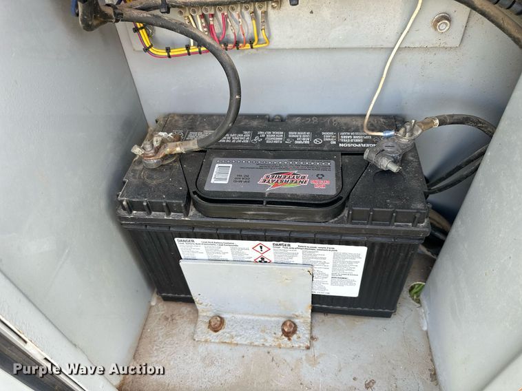 image for item KL9147 1998 Skyjack SJ8831  scissor lift