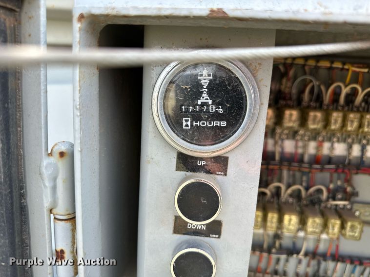 image for item KL9147 1998 Skyjack SJ8831  scissor lift