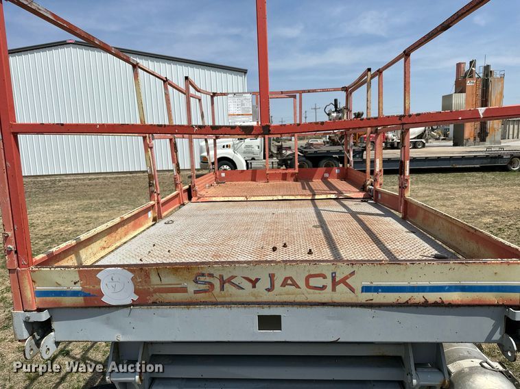image for item KL9147 1998 Skyjack SJ8831  scissor lift