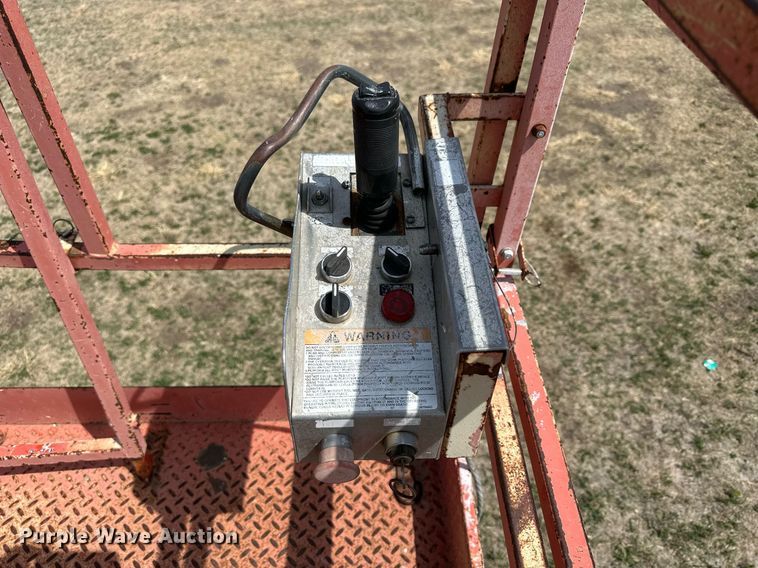image for item KL9147 1998 Skyjack SJ8831  scissor lift