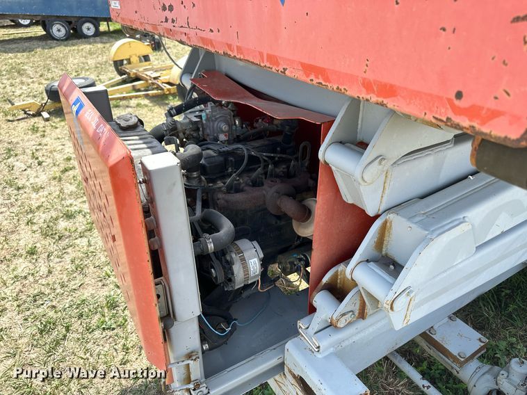 image for item KL9147 1998 Skyjack SJ8831  scissor lift