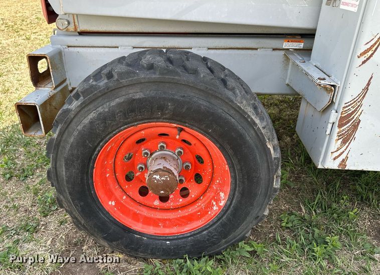 image for item KL9147 1998 Skyjack SJ8831  scissor lift