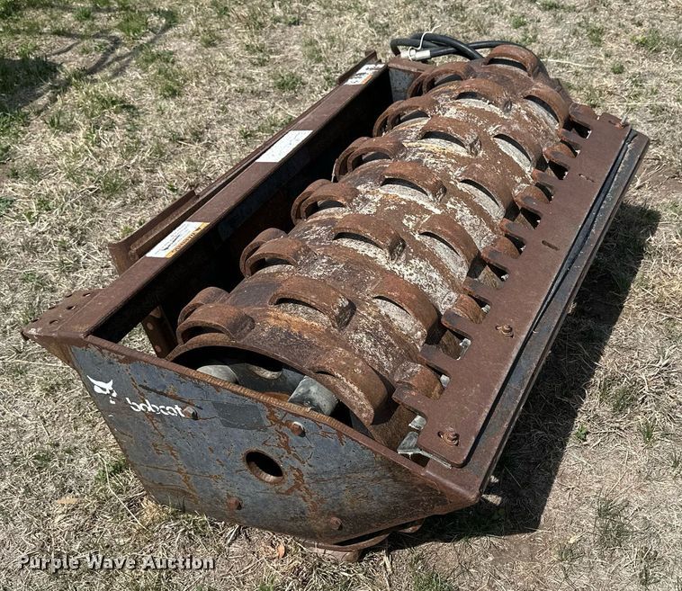 image for item KL9150 Bobcat 48 Pad Roller  skid steer vibratory roller