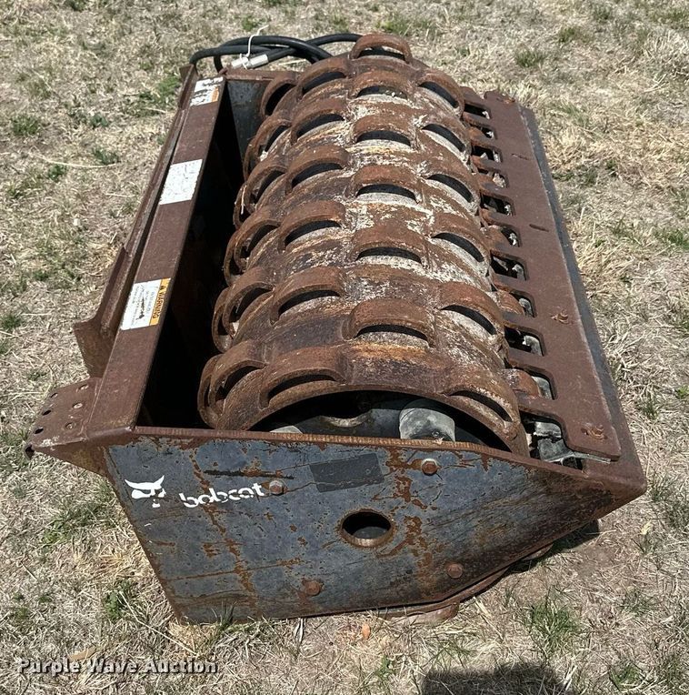 image for item KL9150 Bobcat 48 Pad Roller  skid steer vibratory roller