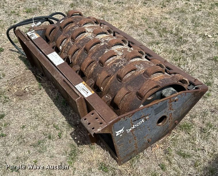 image for item KL9150 Bobcat 48 Pad Roller  skid steer vibratory roller