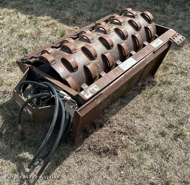 image for item KL9150 Bobcat 48 Pad Roller  skid steer vibratory roller