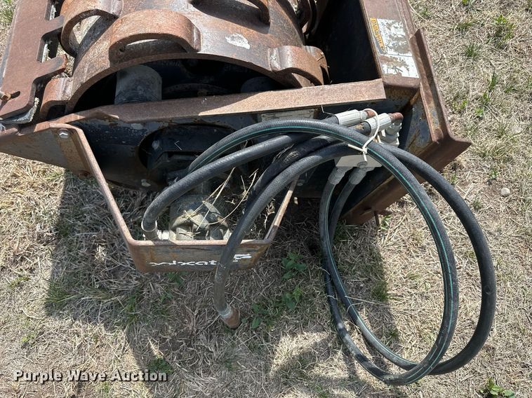 image for item KL9150 Bobcat 48 Pad Roller  skid steer vibratory roller