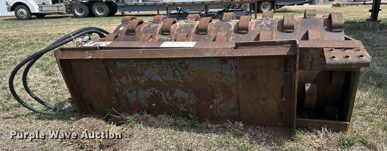 image for item KL9150 Bobcat 48 Pad Roller  skid steer vibratory roller