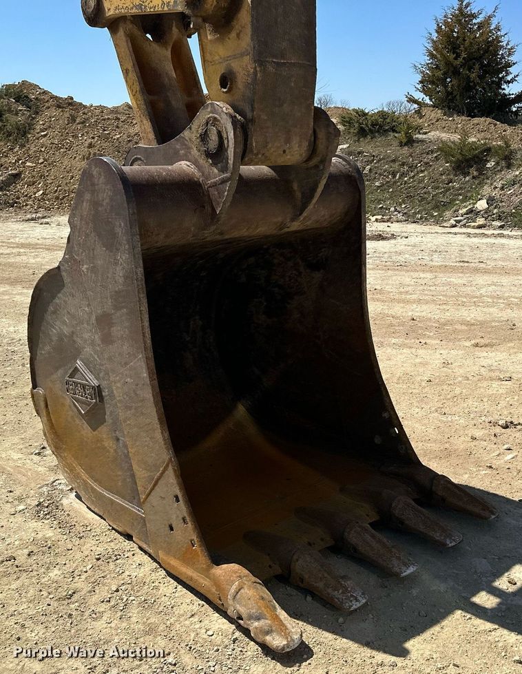 image for item KU9941 2002 Komatsu PC300LC-6  excavator