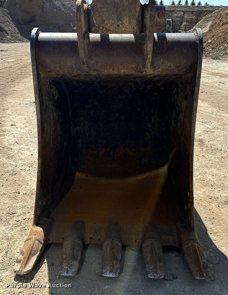 image for item KU9941 2002 Komatsu PC300LC-6  excavator