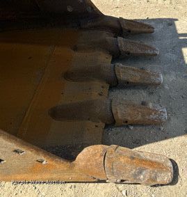 image for item KU9941 2002 Komatsu PC300LC-6  excavator