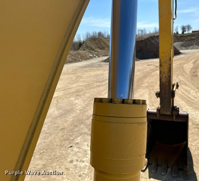 image for item KU9941 2002 Komatsu PC300LC-6  excavator