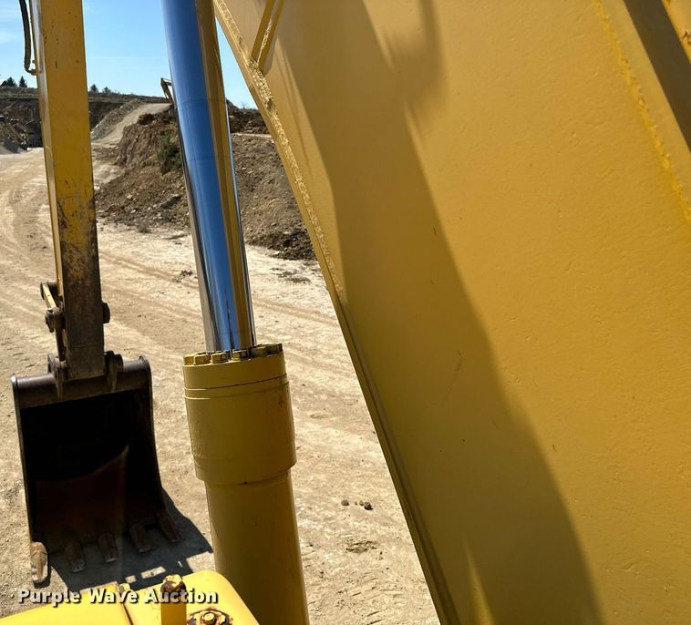 image for item KU9941 2002 Komatsu PC300LC-6  excavator