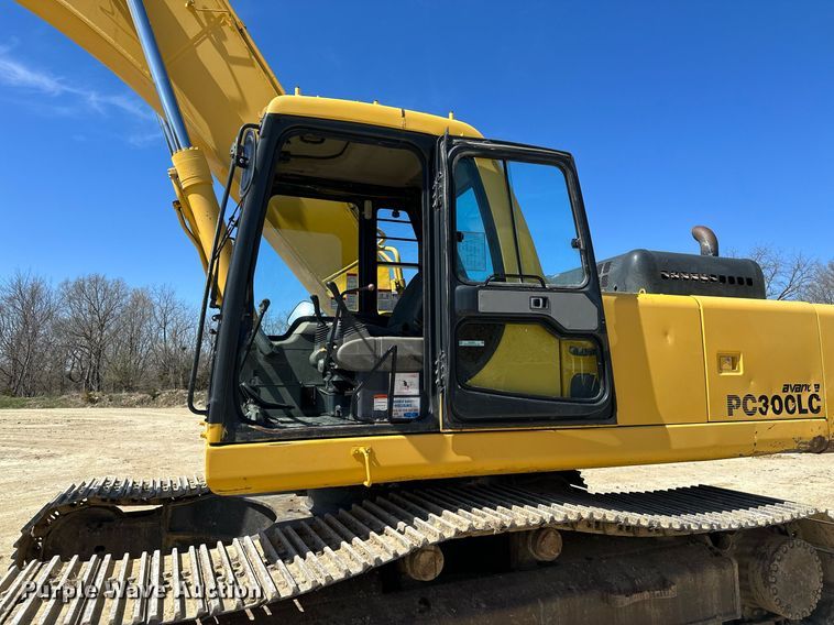 image for item KU9941 2002 Komatsu PC300LC-6  excavator