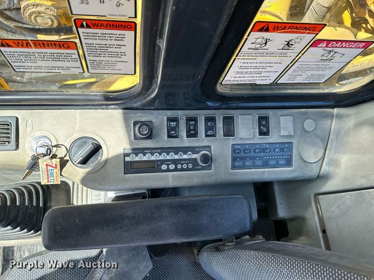 image for item KU9941 2002 Komatsu PC300LC-6  excavator