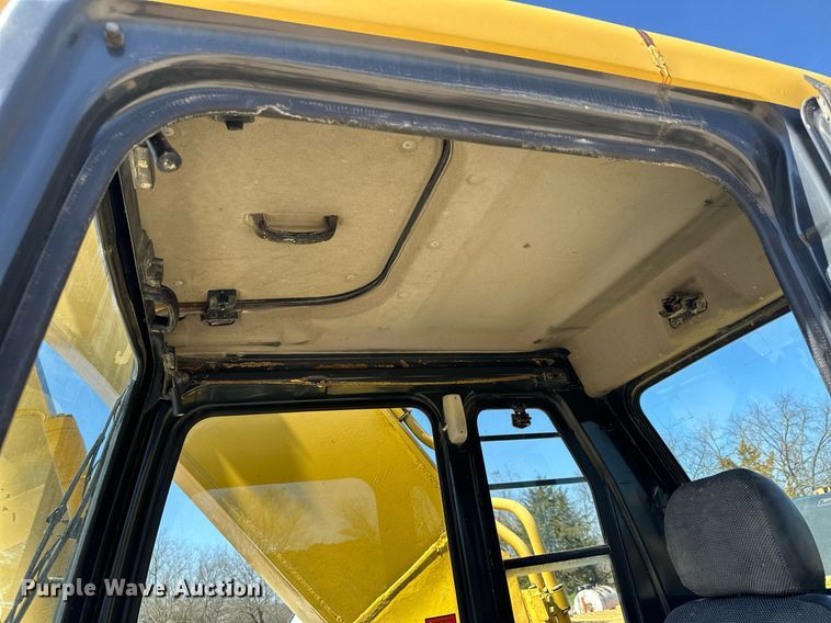 image for item KU9941 2002 Komatsu PC300LC-6  excavator