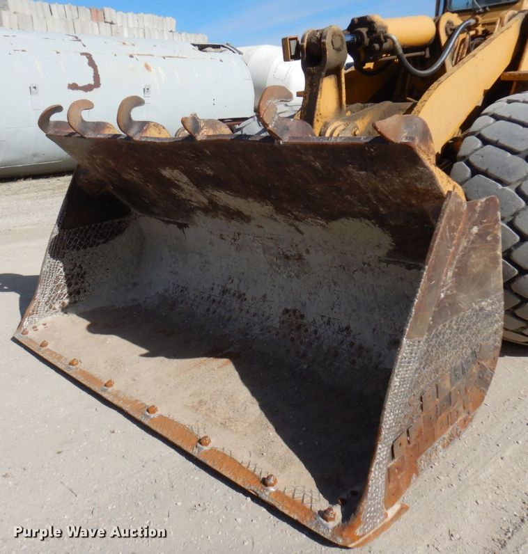 image for item KU9943 1983 Caterpillar 966D  wheel loader