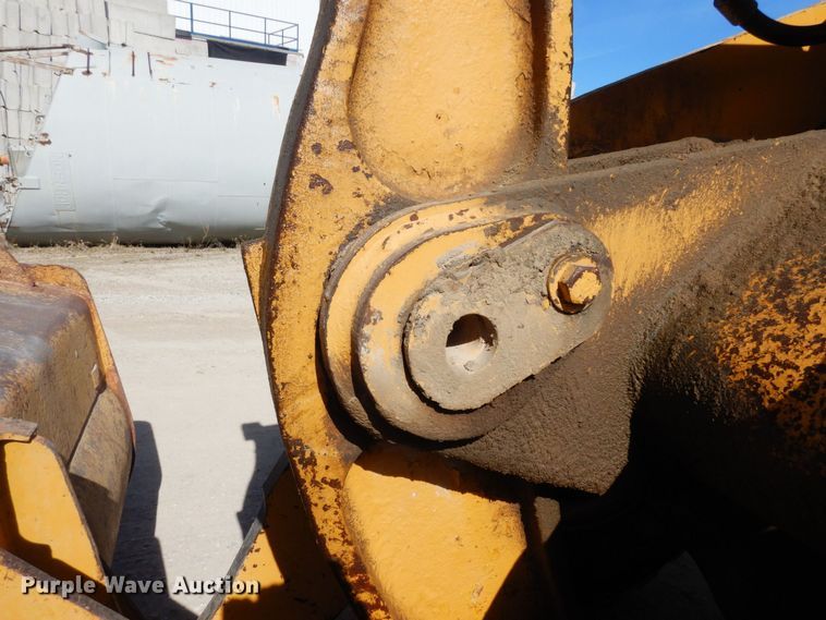 image for item KU9943 1983 Caterpillar 966D  wheel loader