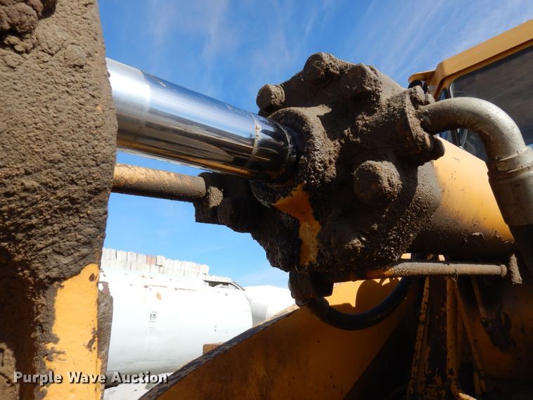 image for item KU9943 1983 Caterpillar 966D  wheel loader