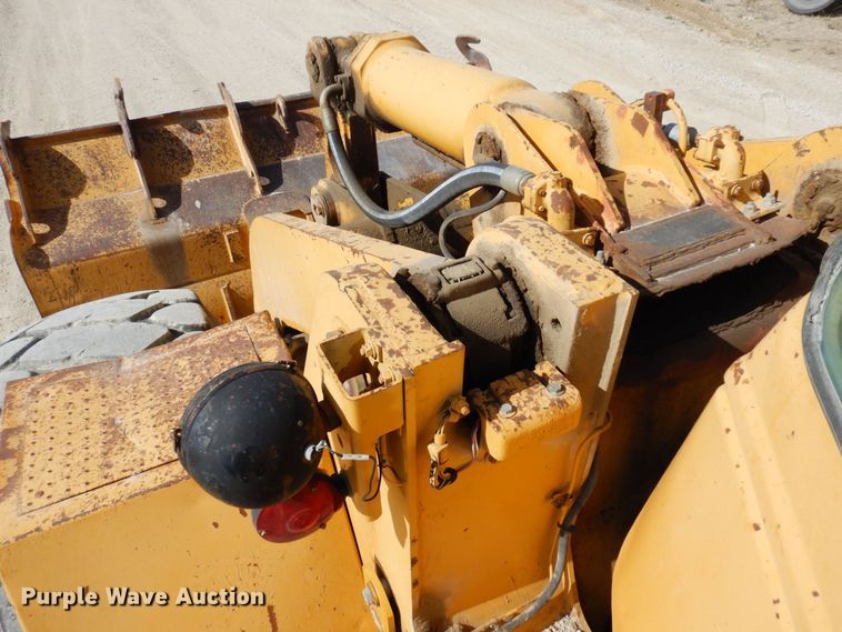 image for item KU9943 1983 Caterpillar 966D  wheel loader
