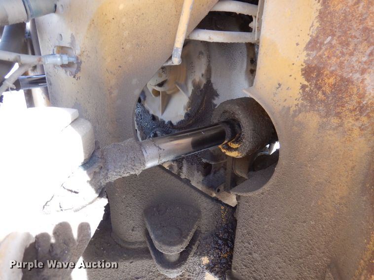 image for item KU9943 1983 Caterpillar 966D  wheel loader