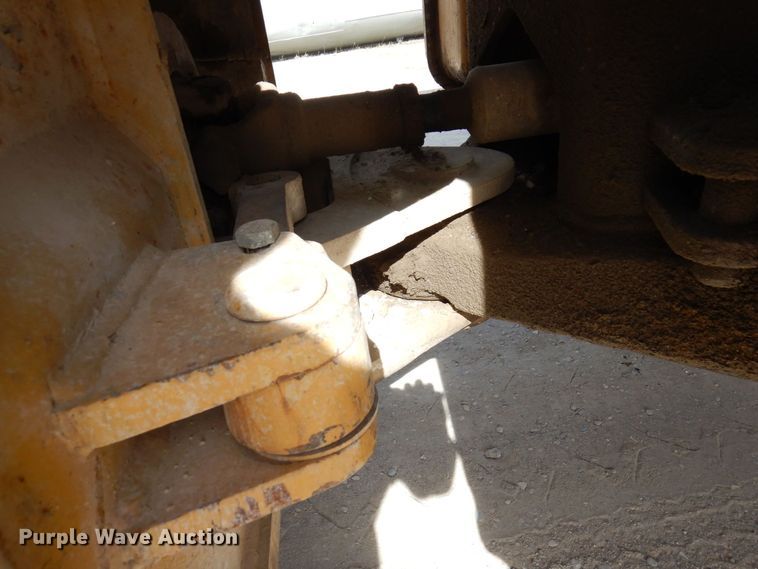 image for item KU9943 1983 Caterpillar 966D  wheel loader