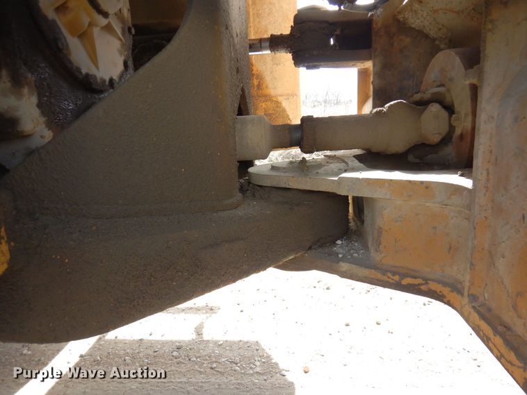 image for item KU9943 1983 Caterpillar 966D  wheel loader