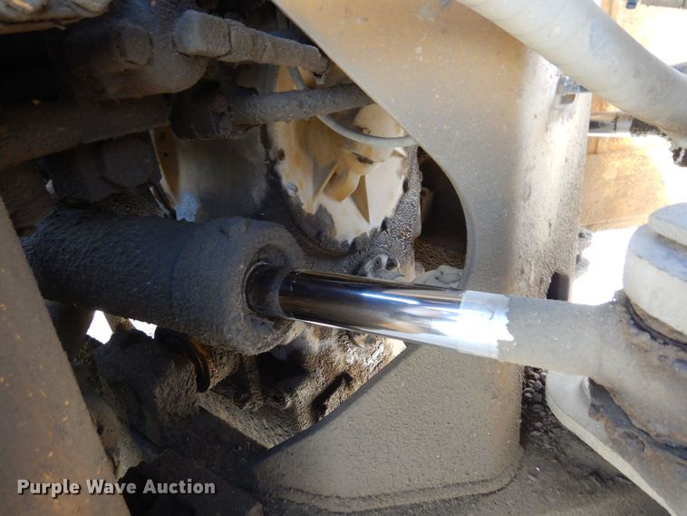 image for item KU9943 1983 Caterpillar 966D  wheel loader