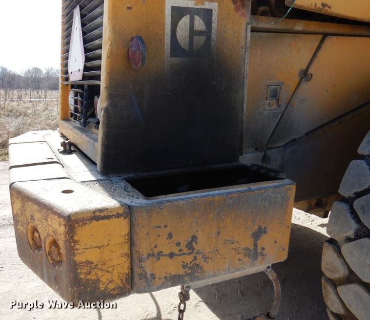 image for item KU9943 1983 Caterpillar 966D  wheel loader