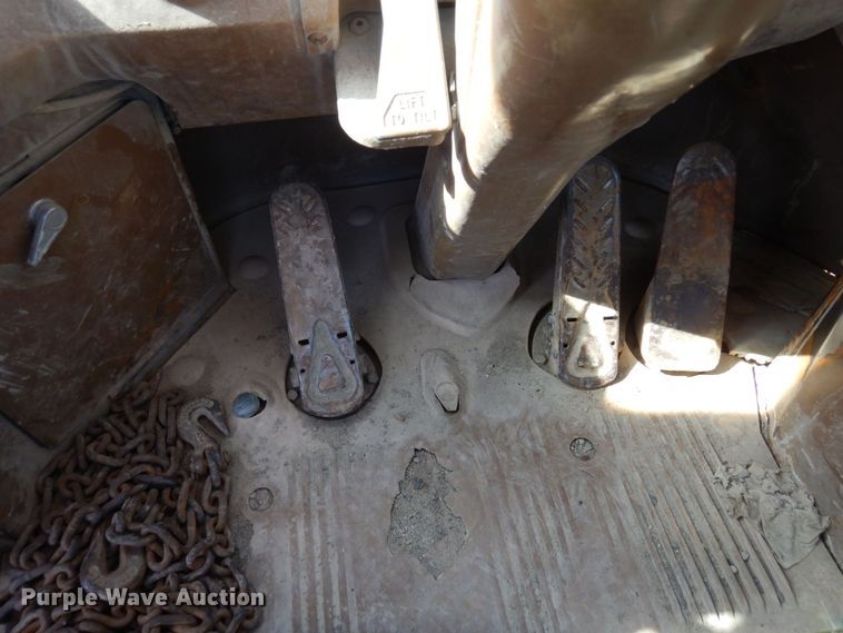 image for item KU9943 1983 Caterpillar 966D  wheel loader