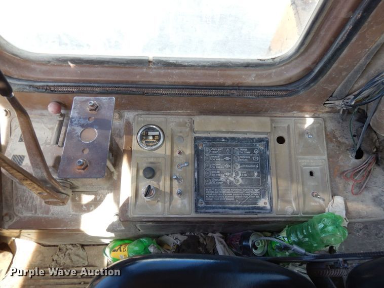 image for item KU9943 1983 Caterpillar 966D  wheel loader